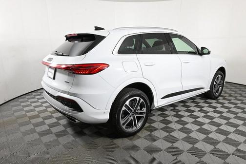 2025 Audi Q5 Premium TFSI quattro S tronic