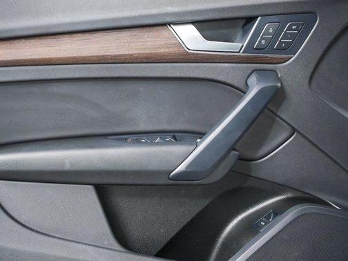 Ibis White 2023 Audi Q5 45 S line Premium