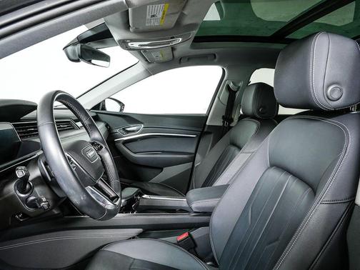 Daytona Gray Pearl Effect 2022 Audi e-tron Sportback S line Premium