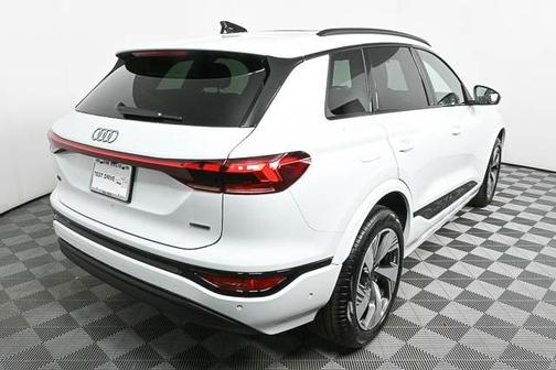 2025 Audi Q6 e-tron Premium Plus quattro