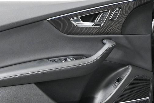 2022 Audi Q8 55 Premium Plus