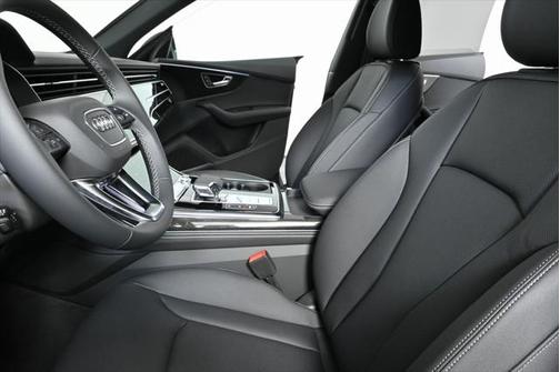 2025 Audi Q8 55 Premium Plus