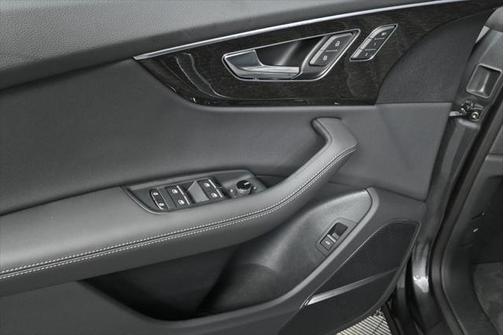 2025 Audi Q8 55 Premium Plus