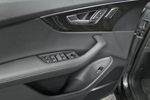 2025 Audi Q8 55 Premium Plus