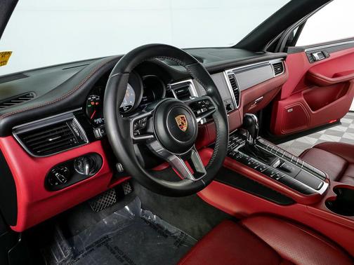 Black 2018 Porsche Macan Macan