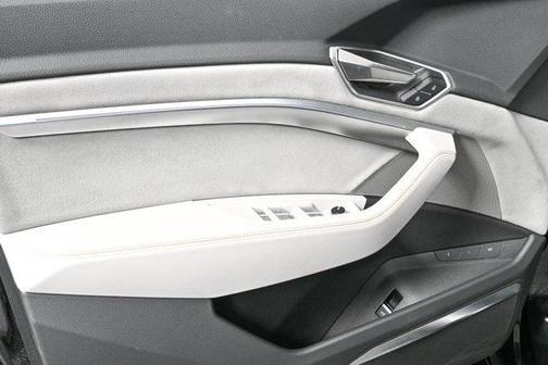 2024 Audi Q8 e-tron Prestige