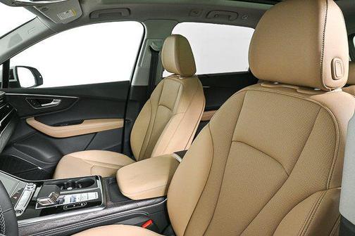 Glacier White Metallic 2025 Audi Q7 55 Premium Plus
