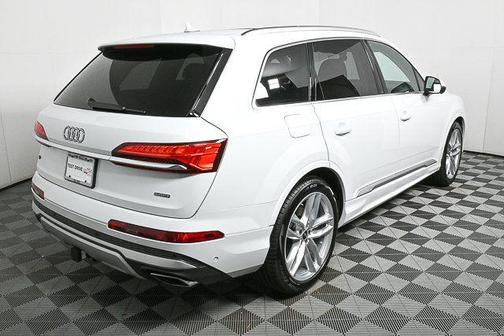 Glacier White Metallic 2025 Audi Q7 55 Premium Plus