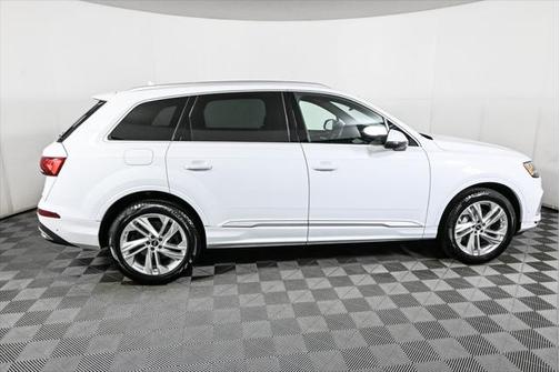 2023 Audi Q7 45 Premium