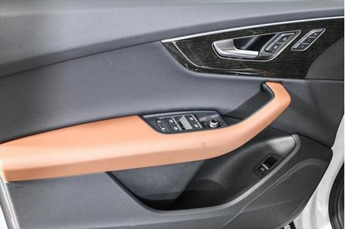 2023 Audi Q7 45 Premium
