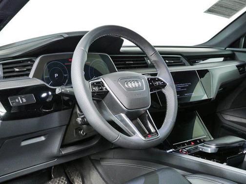 Daytona Gray Pearl Effect 2023 Audi e-tron S Premium Plus quattro