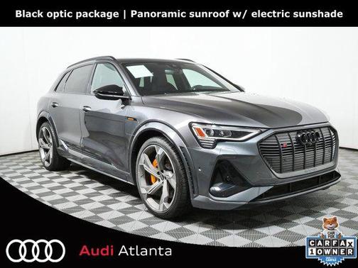 Daytona Gray Pearl Effect 2023 Audi e-tron S Premium Plus quattro