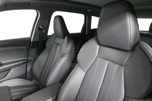 2025 Audi Q6 e-tron Prestige quattro