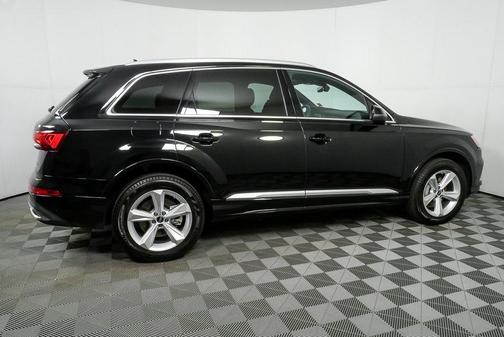 2023 Audi Q7 45 Premium