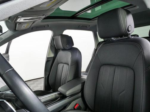 Manhattan Gray Metallic 2022 Audi e-tron Premium Plus