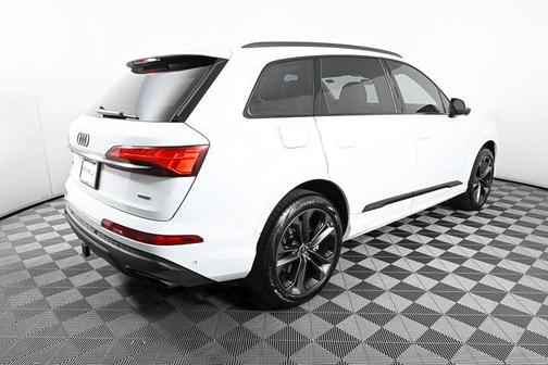 2025 Audi Q7 55 Premium Plus