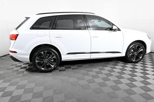 2025 Audi Q7 55 Premium Plus