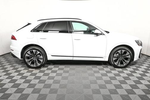 2025 Audi Q8 55 Premium