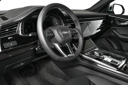 2025 Audi Q8 55 Premium