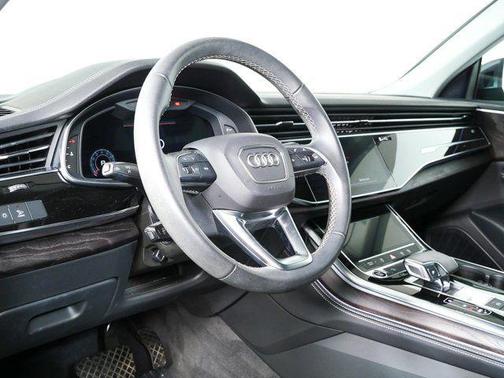 Daytona Gray Pearl Effect 2023 Audi Q8 55 Premium Plus