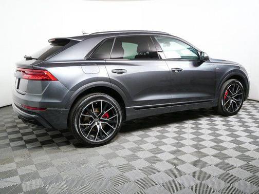 Daytona Gray Pearl Effect 2023 Audi Q8 55 Premium Plus