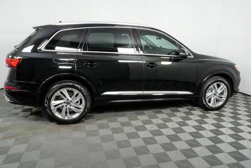 2023 Audi Q7 45 Premium