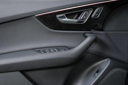 2023 Audi Q7 45 Premium