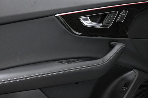 2025 Audi Q8 55 Premium Plus
