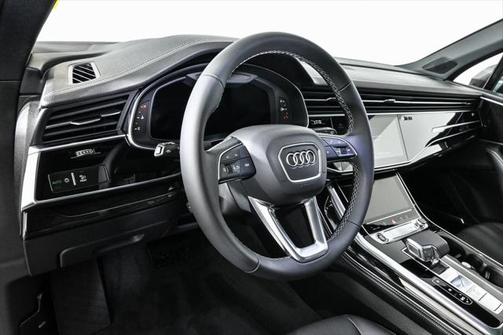 2025 Audi Q7 55 Premium Plus