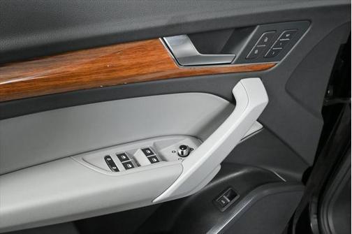 2022 Audi Q5 45 S line Premium