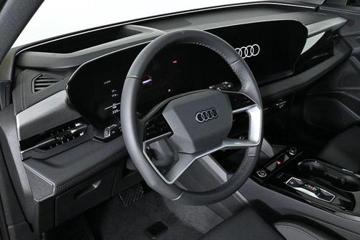 2025 Audi Q6 e-tron Premium Plus quattro