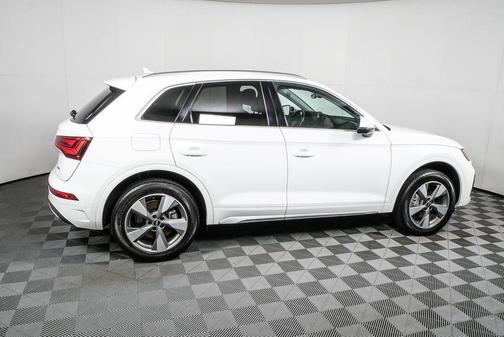 2023 Audi Q5 40 Premium Plus