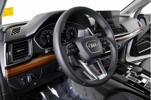 2022 Audi Q5 45 S line Premium Plus