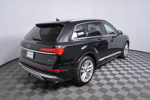 2025 Audi Q7 55 Premium Plus