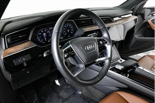 2022 Audi e-tron Premium