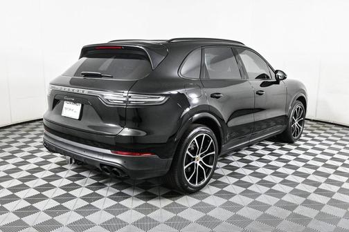 2023 Porsche Cayenne Platinum Edition