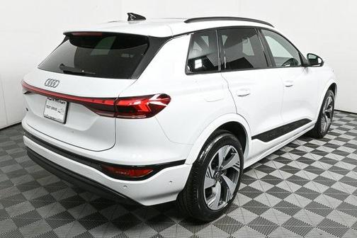 2025 Audi Q6 e-tron Premium Plus quattro