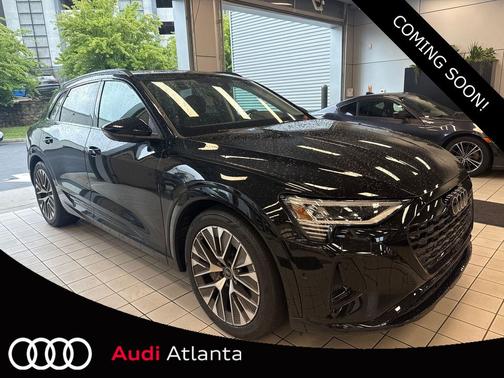 Mythos Black Metallic 2024 Audi Q8 e-tron Prestige