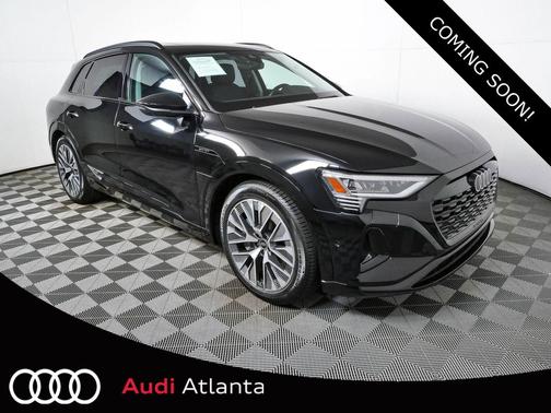 Mythos Black Metallic 2024 Audi Q8 e-tron Prestige