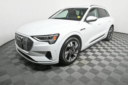 2022 Audi e-tron Premium Plus