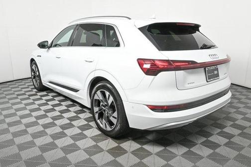 2022 Audi e-tron Premium Plus