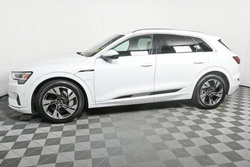 2022 Audi e-tron Premium Plus