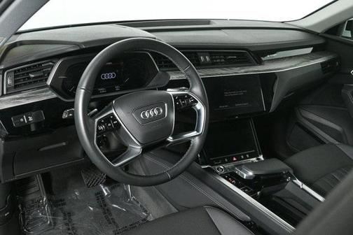 2022 Audi e-tron Premium Plus