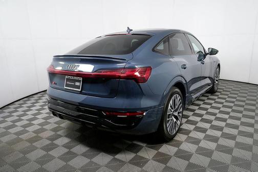 2024 Audi Q8 e-tron Prestige