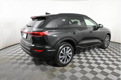 2025 Audi Q6 e-tron Premium quattro