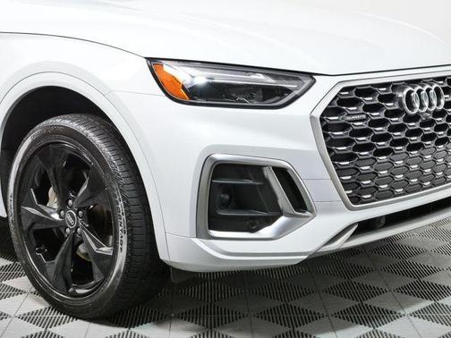 Glacier White Metallic 2023 Audi Q5 45 S line Premium Plus