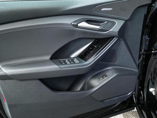 Mythos Black Metallic 2027 Audi Q6 e-tron Premium Plus quattro