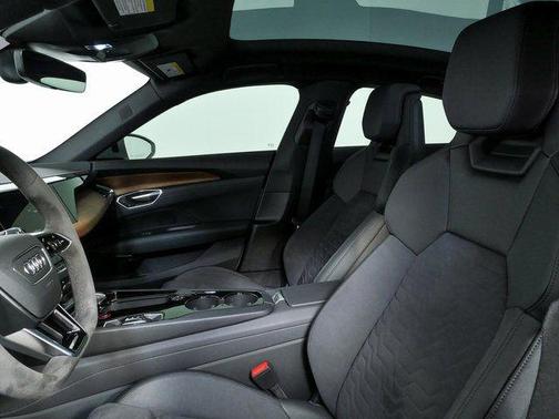 Suzuka Gray Metallic 2023 Audi e-tron GT Premium Plus quattro