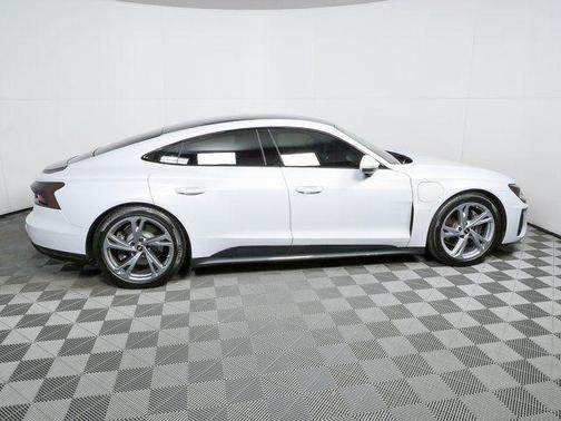 Suzuka Gray Metallic 2023 Audi e-tron GT Premium Plus quattro