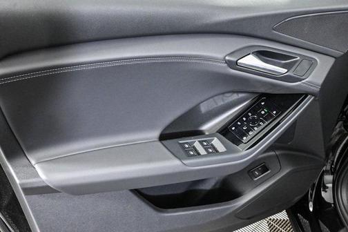 2025 Audi Q6 e-tron Premium quattro